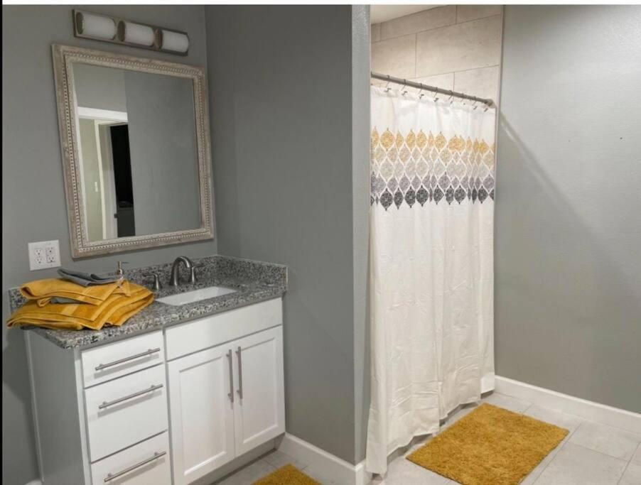 Comfortable Suite With Private Entrance & Private Bathroom El Paso Exterior foto